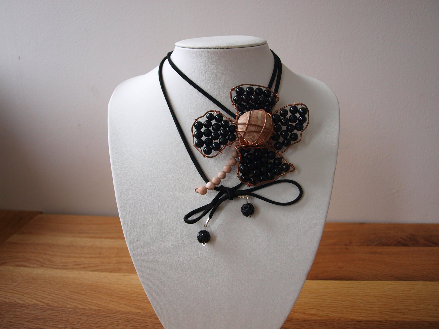 Unikatni nakit/Ogrlica crni cvijet/UN10